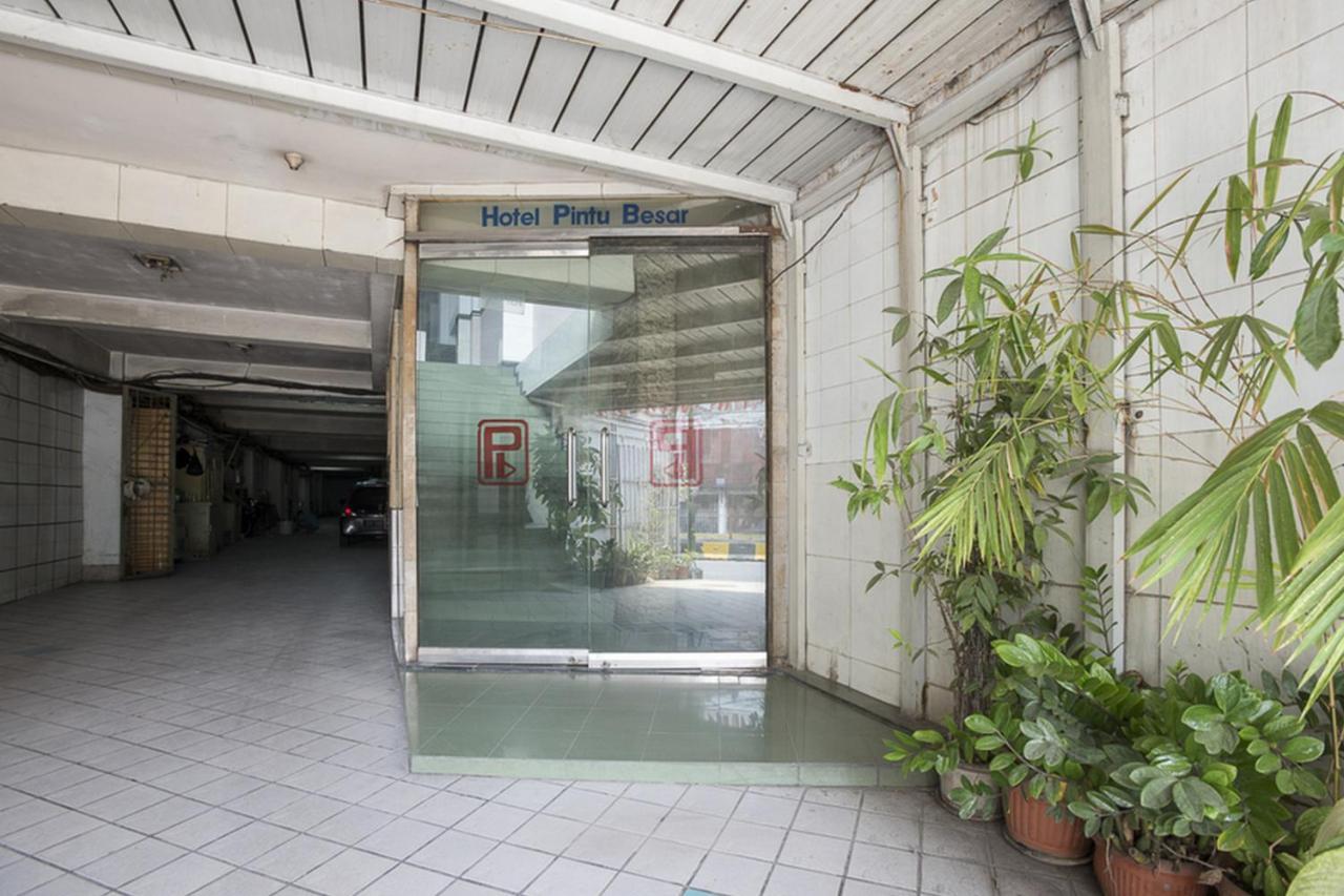 Reddoorz Plus Near Jakarta Kota Station Exterior foto