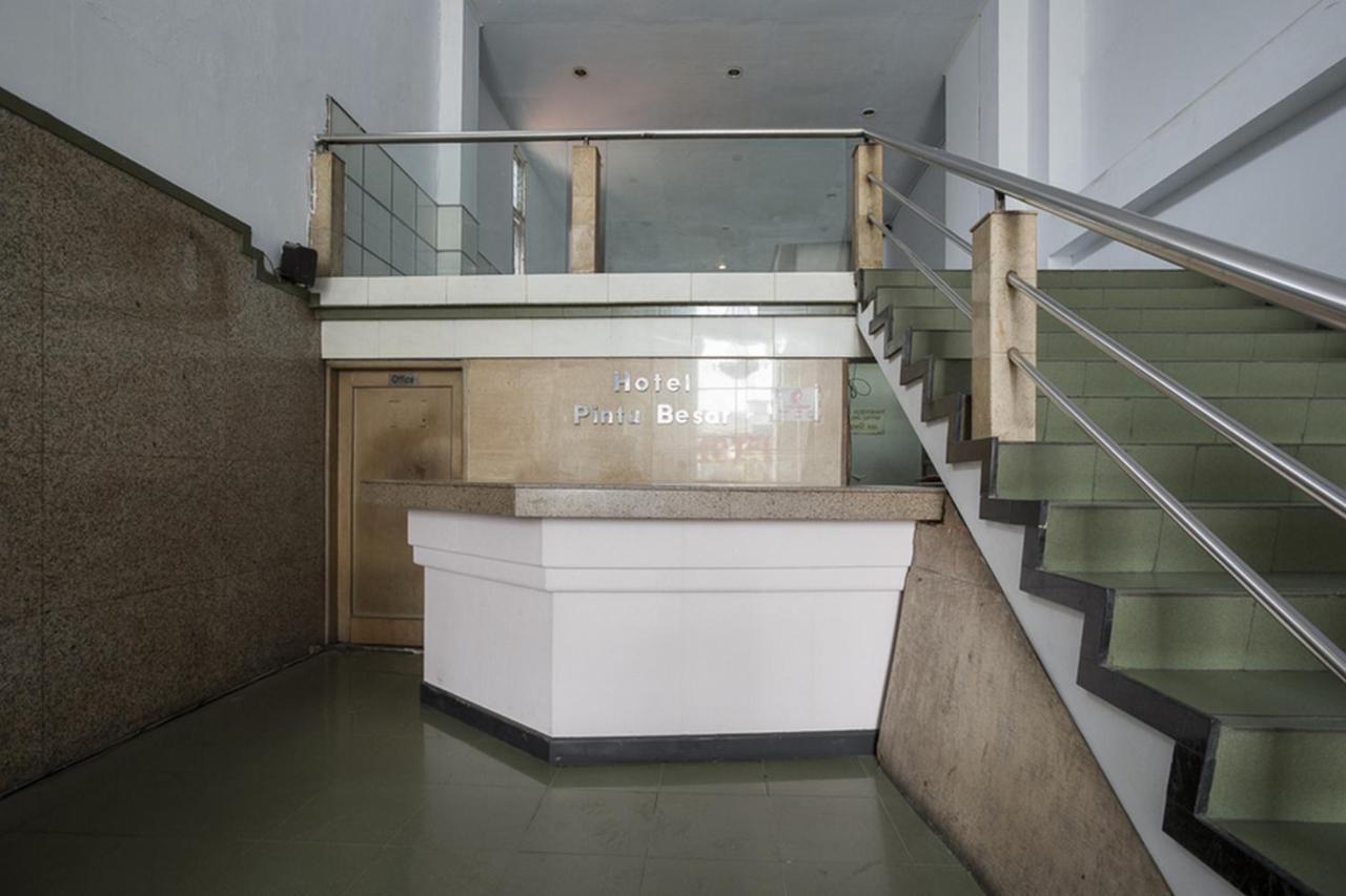 Reddoorz Plus Near Jakarta Kota Station Exterior foto