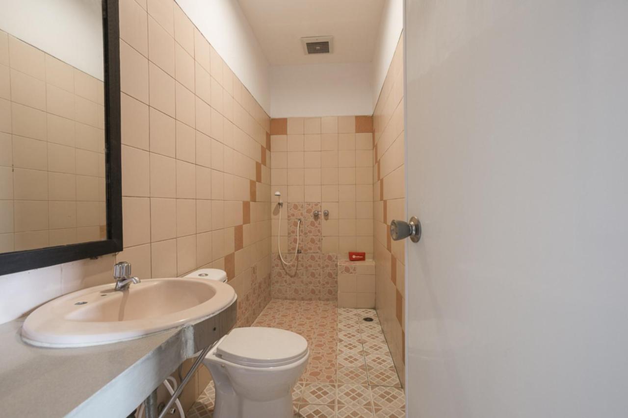 Reddoorz Plus Near Jakarta Kota Station Exterior foto